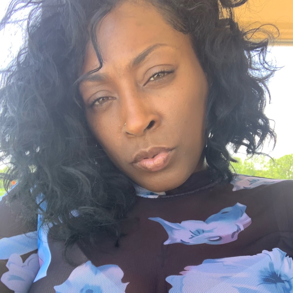 Meet your Posher, Flo